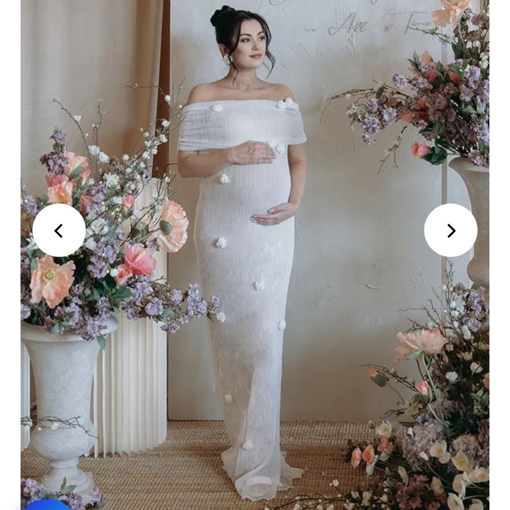 Momyknows Elegant Off-Shoulder 3D floral White Gown